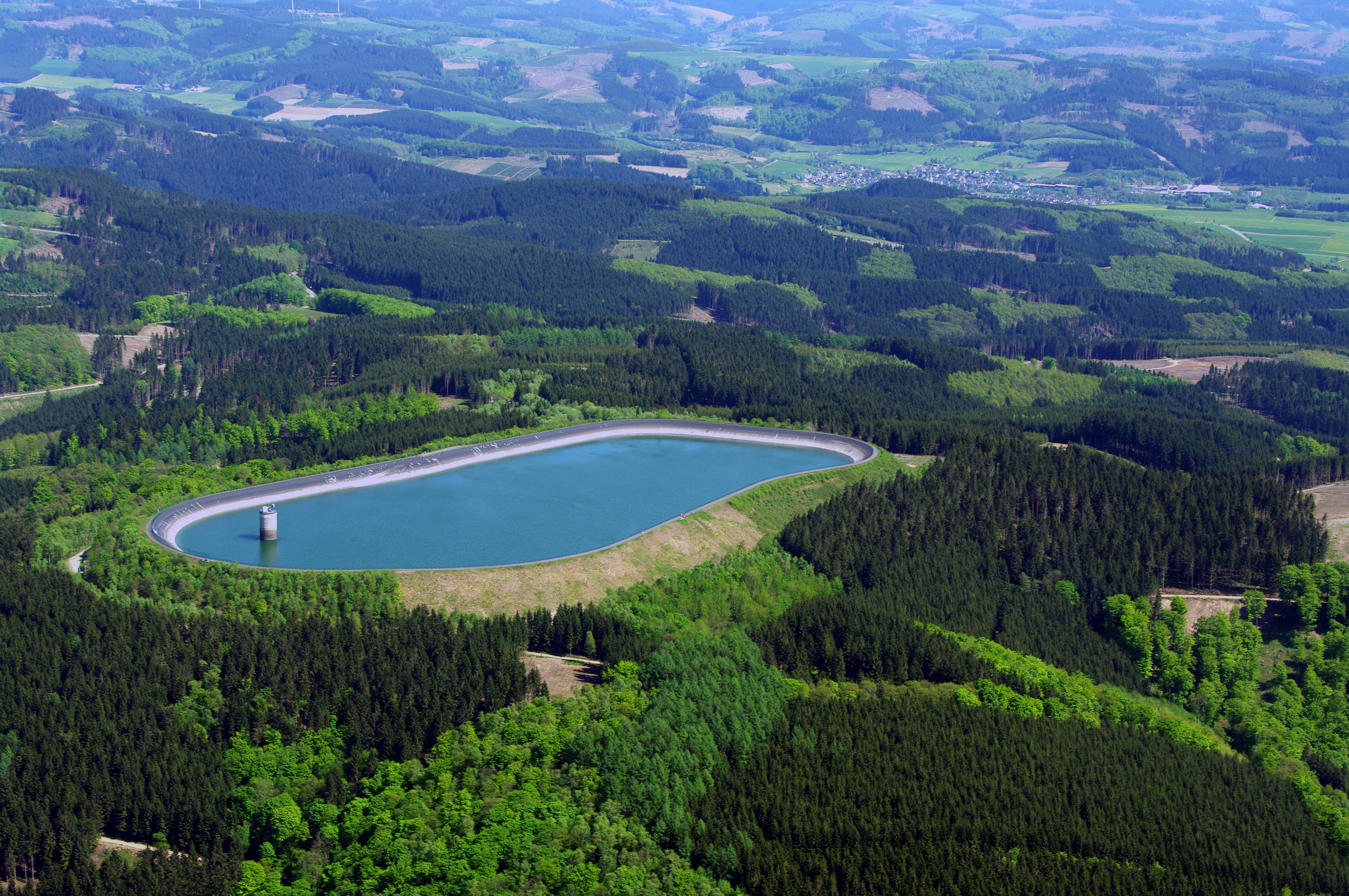 Pumped-storage_power_station_20080510, Von Dr.G.Schmitz - Eigenes Werk, CC BY-SA 3.0, httpscommons.wikimedia.orgwindex.phpcurid=4069613